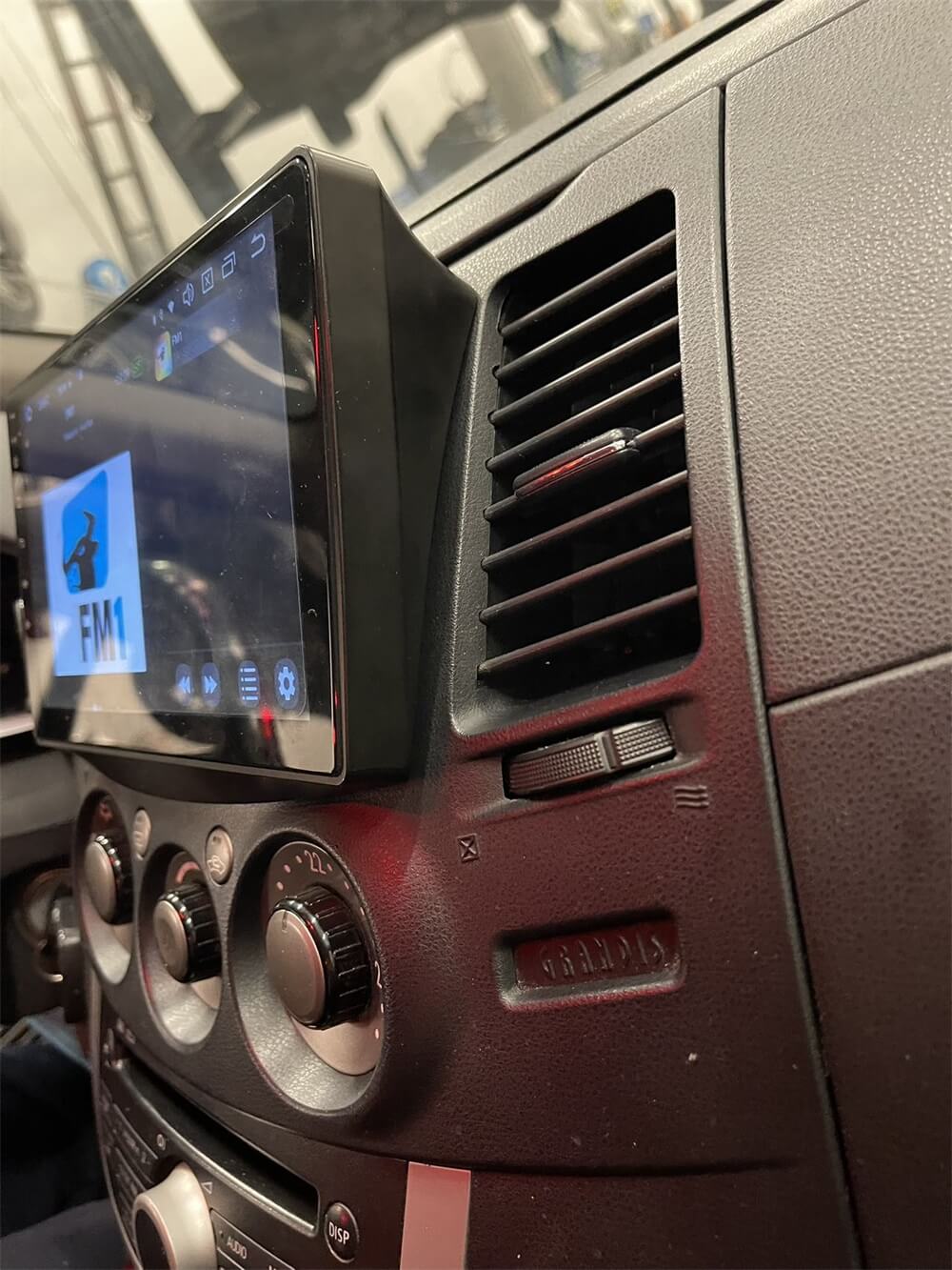 Android Autoradio für Mitsubishi Grandis 2.0 2009 mit Wireless CarPlay & Android Auto